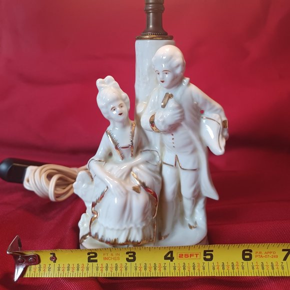 Working Vintage Courting Couple Boudoir Lamp. White / Gold Trim. Made in Japan. - Picture 11 of 11